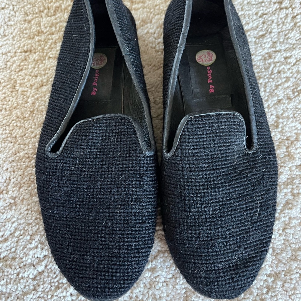 BY PAIGE. SOLID BLACK NEEDLEPOINT LOAFERS/FLATS. SIZE 8. EXCELLENT.